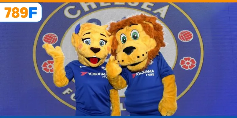 Linh vật Chelsea cổ vũ trong trận đấu tại sân Stamford Bridge
