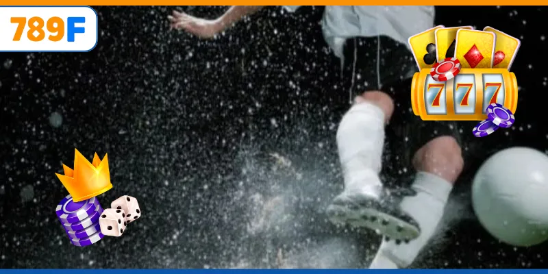 Linh Vật Của Chelsea: Niềm Cảm Hứng Cho Đội Bóng Và Fan 2 Pha bóng đẹp mắt dưới trời mưa tạo cảm xúc mạnh.